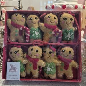 Sleigh Hill Gingerbread Garland